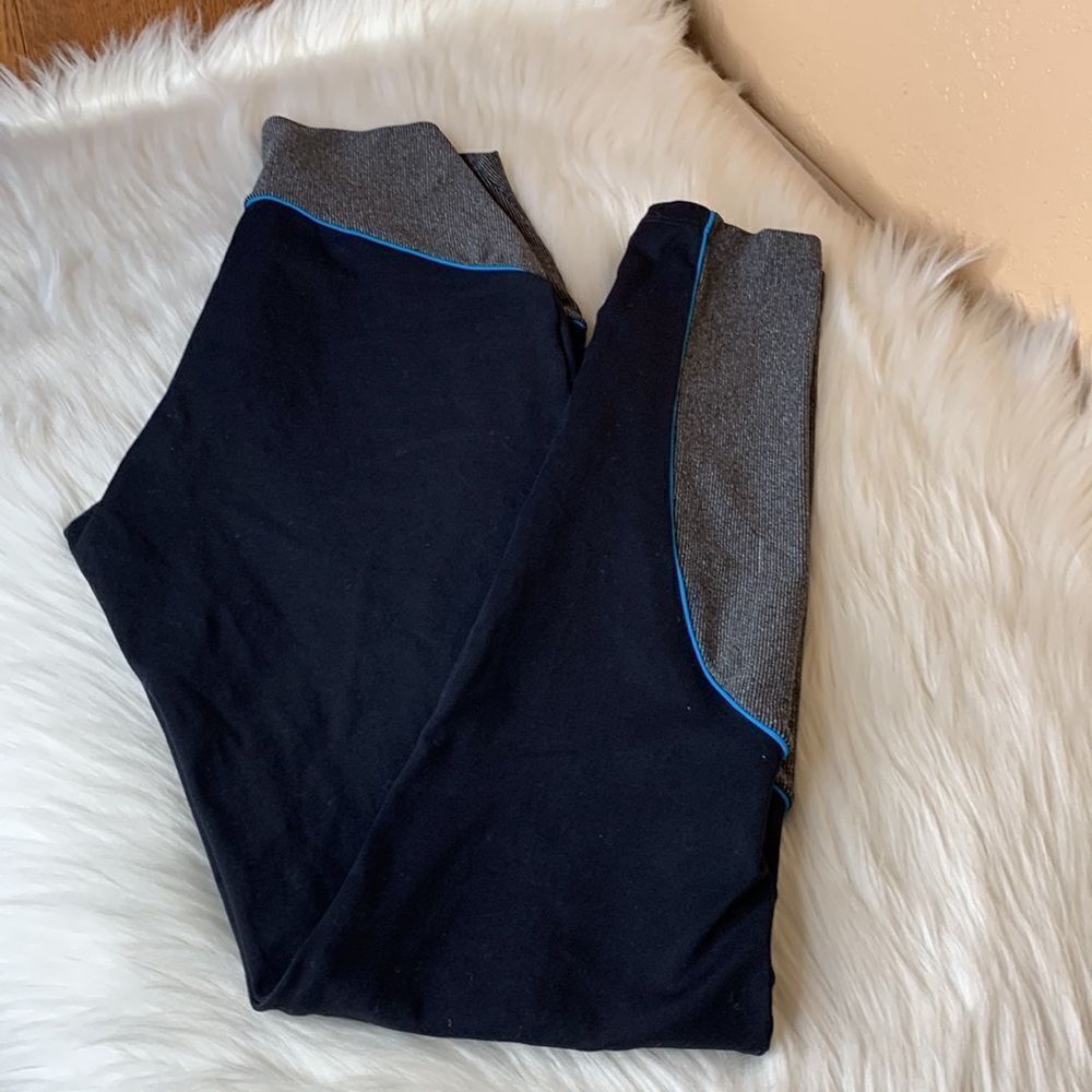 Liquido Black & Gray Leggings Size Medium